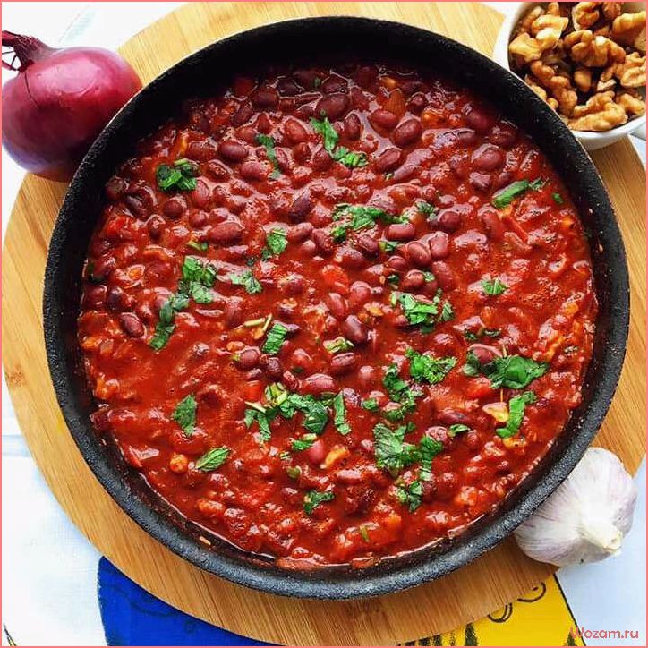(лобио, вкусное, грузинское, блюдо, красной) Лобио — вкусное грузинское блюдо из красной фасоли с ароматными специями и сочной зеленью